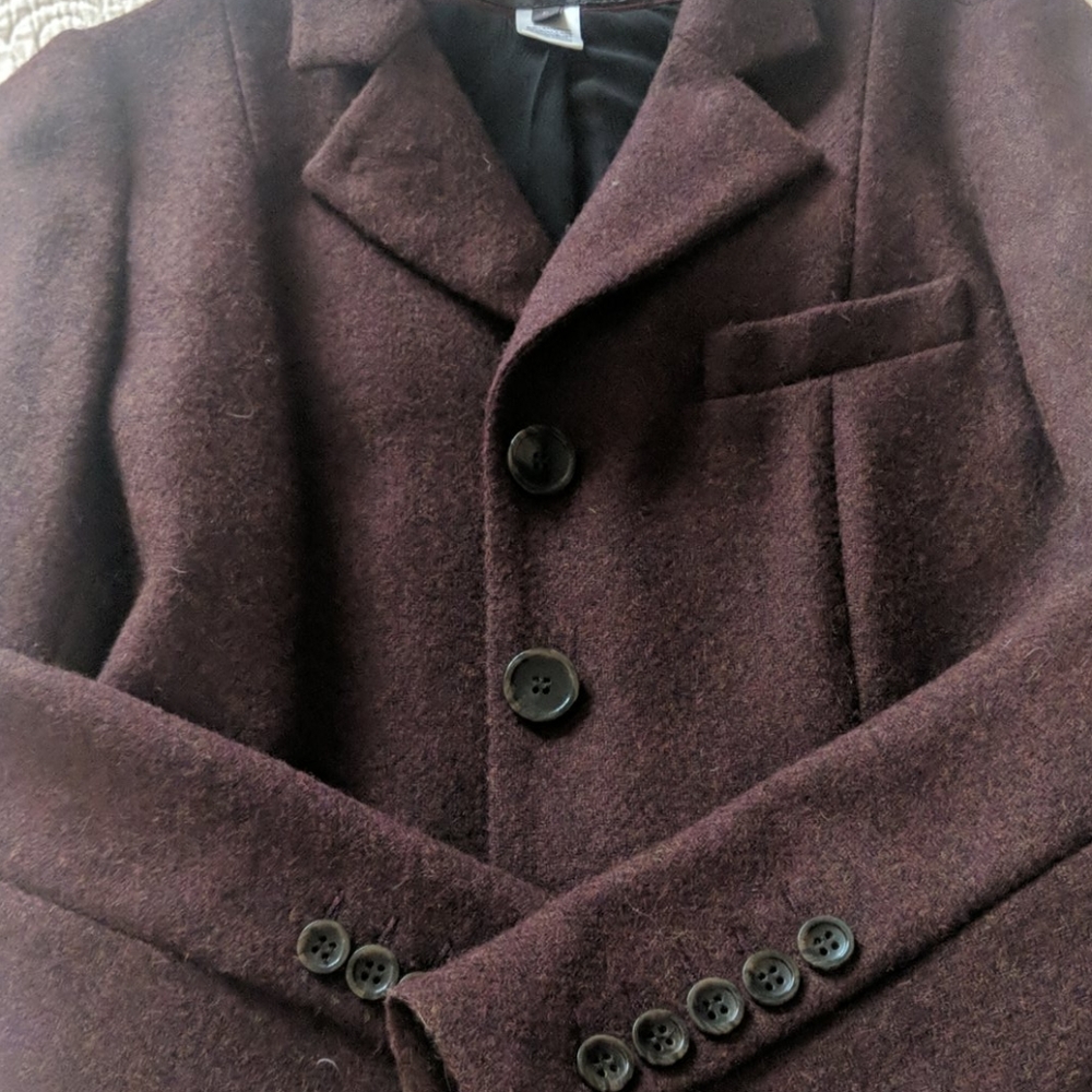100%wool short jacket with ruffle at the back